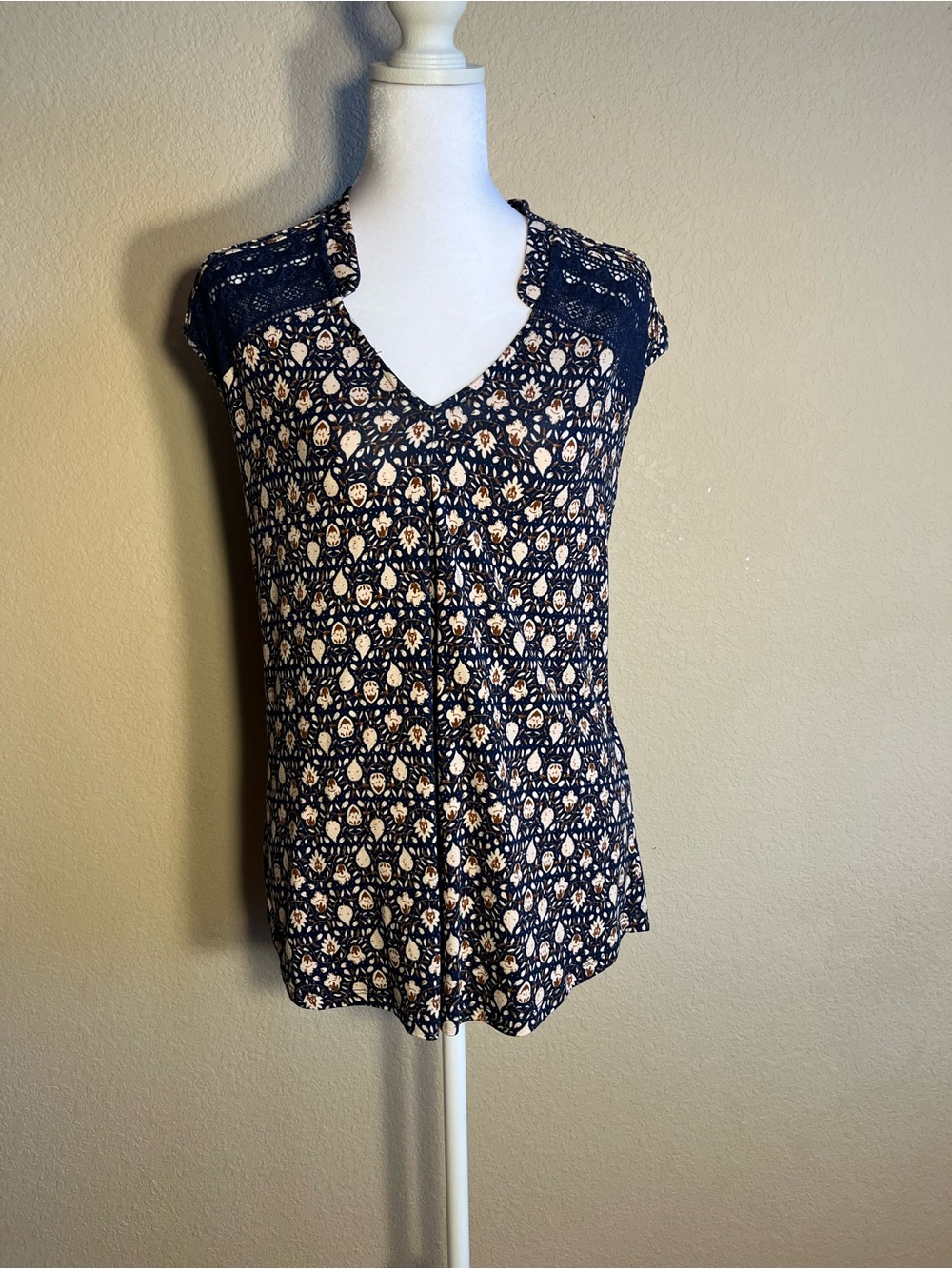 Daniel Rainn Navy Floral V-Neck Cap Sleeve Blouse